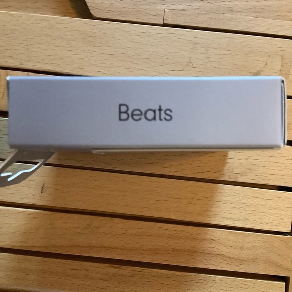 BEATS Black USB-A to USB-C Cable 8 in - Picture 5 of 8